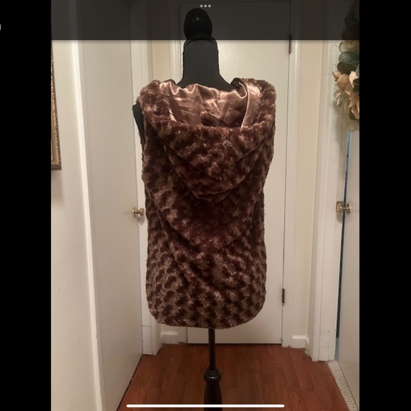 Faux fur brown vest - Picture 3 of 5